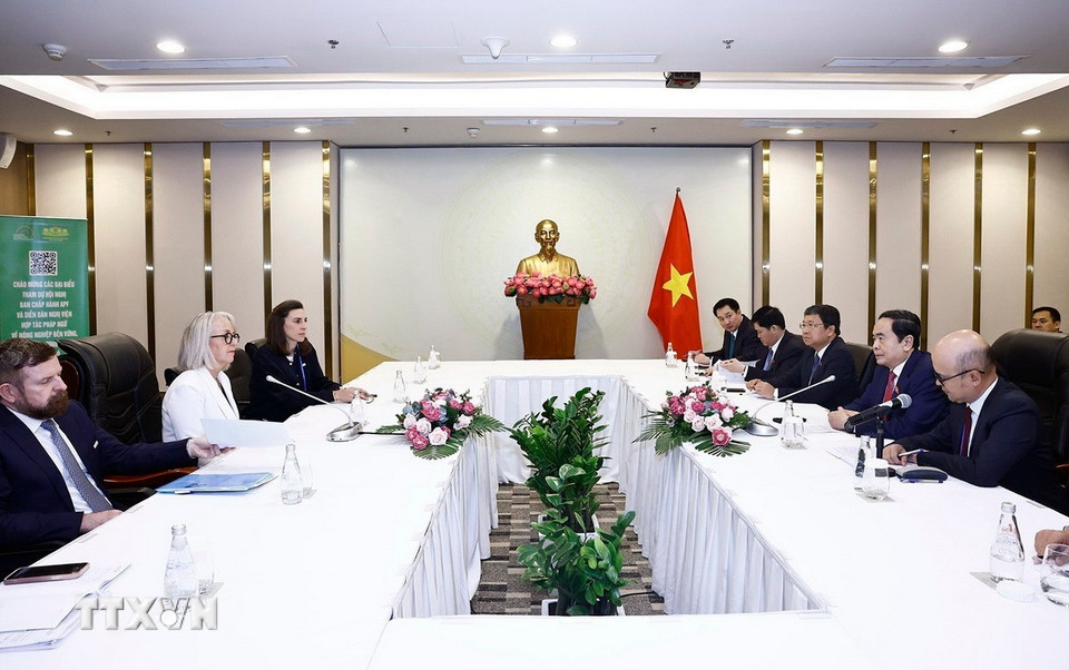 Chủ tịch Quốc hội Trần Thanh Mẫn tiếp Tổng Giám đốc Tổ chức Quốc tế Pháp ngữ (OIF) Caroline St-Hilaire. (Ảnh: Doãn Tấn/TTXVN)