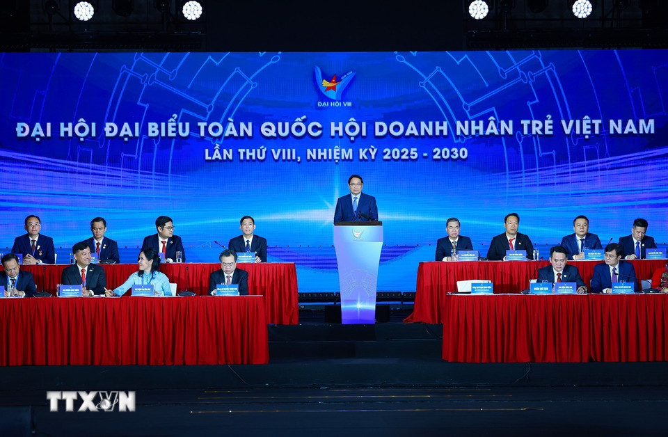 Thủ tướng Phạm Minh Chính phát biểu chỉ đạo Đại hội đại biểu toàn quốc Hội Doanh nhân trẻ Việt Nam lần thứ VIII, nhiệm kỳ 2025-2030. (Ảnh: Dương Giang/TTXVN)