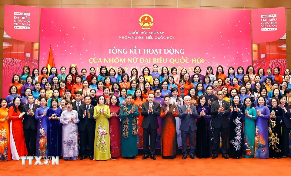 Chủ tịch Quốc hội Trần Thanh Mẫn với các đại biểu. (Ảnh: Doãn Tấn/TTXVN)