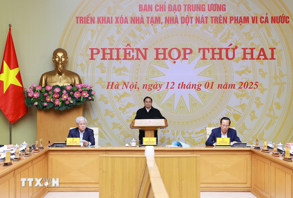 Thủ tướng Phạm Minh Chính chủ trì phiên họp thứ hai của Ban Chỉ đạo Trung ương triển khai xóa nhà tạm, nhà dột nát. (Ảnh: Dương Giang/TTXVN)