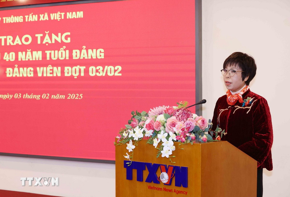 Bà Vũ Việt Trang, Ủy viên Ban Chấp hành Đảng bộ Khối các cơ quan Trung ương, Bí thư Đảng ủy, Tổng Giám đốc Thông tấn xã Việt Nam phát biểu. (Ảnh: Phương Hoa/TTXVN)