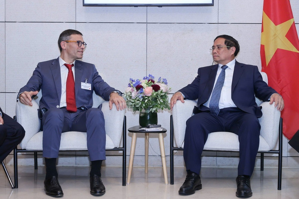 Thủ tướng Phạm Minh Chính tiếp đại diện Tập đoàn Opella. (Ảnh: Dương Giang/TTXVN)