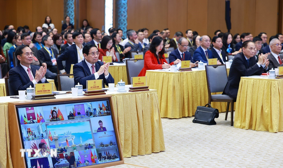 Thủ tướng Phạm Minh Chính đến dự Hội nghị toàn quốc tổng kết công tác đối với người Việt Nam ở nước ngoài. (Ảnh: Dương Giang/TTXVN)