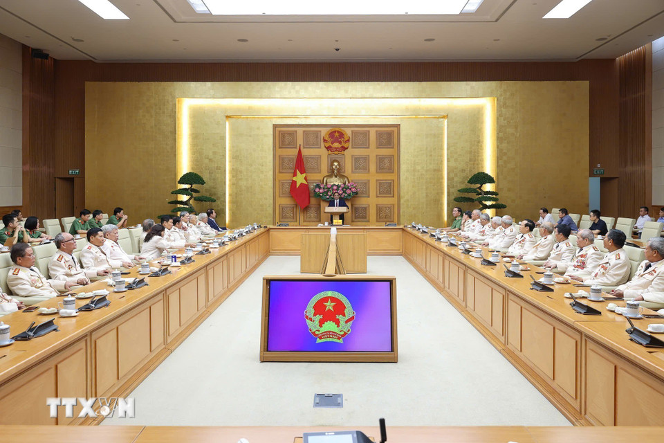 Thủ tướng Phạm Minh Chính phát biểu tại buổi gặp mặt Ban Liên lạc Công an chi viện chiến trường miền Nam. (Ảnh: Dương Giang/TTXVN)