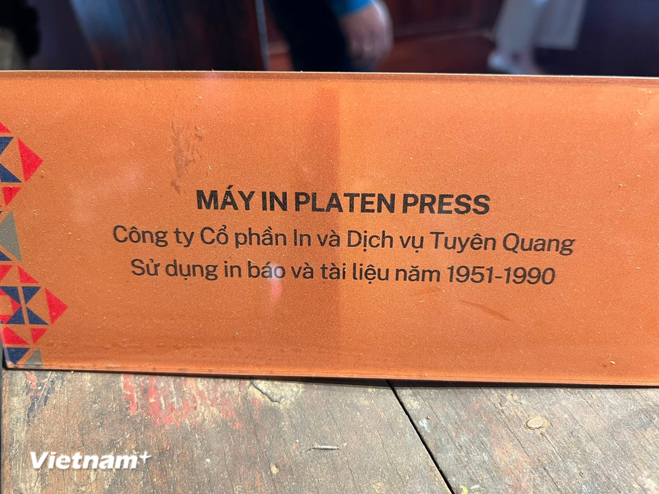 Máy in được lưu giữ tại Di tích lịch sử quốc gia Địa điểm Trường dạy làm báo Huỳnh Thúc Kháng. (Ảnh: Trần Hương Sơn/Vietnam+)