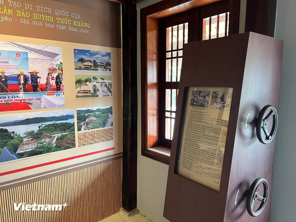 Trung bày tại Di tích lịch sử quốc gia Địa điểm Trường dạy làm báo Huỳnh Thúc Kháng. (Ảnh: Trần Hương Sơn/Vietnam+)
