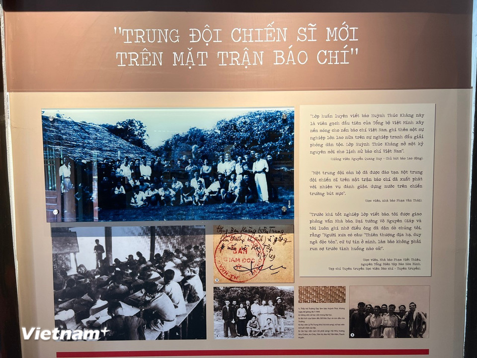 Trưng bày tại Di tích lịch sử quốc gia Địa điểm Trường dạy làm báo Huỳnh Thúc Kháng. (Ảnh: Trần Hương Sơn/Vietnam+)