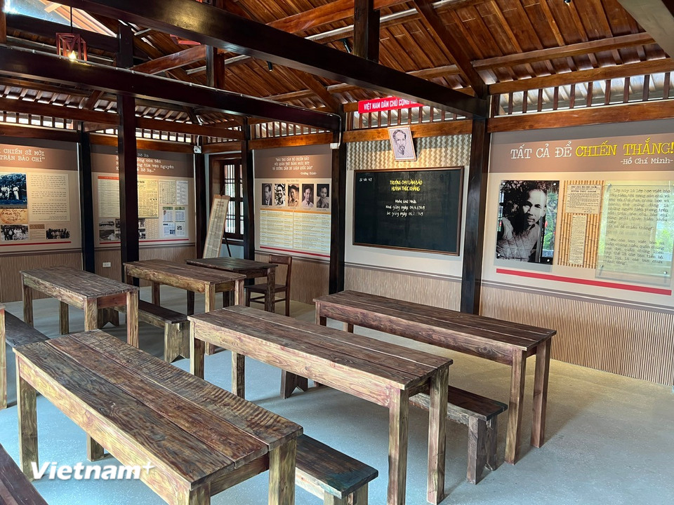 Một lớp học tại Trường dạy làm báo Huỳnh Thúc Kháng. (Ảnh: Trần Hương Sơn/Vietnam+)