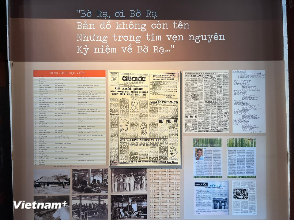 Trưng bày tại Di tích lịch sử quốc gia Địa điểm Trường dạy làm báo Huỳnh Thúc Kháng. (Ảnh: Trần Hương Sơn/Vietnam+)