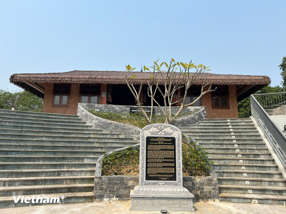 Ngày 4/4/1949, giữa núi rừng ATK Việt Bắc, Trường dạy làm báo Huỳnh Thúc Kháng đã ra đời, là cơ sở đào tạo báo chí đầu tiên của báo chí cách mạng Việt Nam và cũng là cơ sở đào tạo duy nhất trong thời kỳ kháng chiến chống thực dân Pháp. (Ảnh: Trần Hương Sơn/Vietnam+)