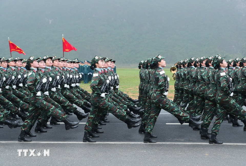 Khối nữ lực lượng Gìn giữ hòa bình Việt Nam tham gia hợp luyện. (Ảnh: Trọng Đức/TTXVN)