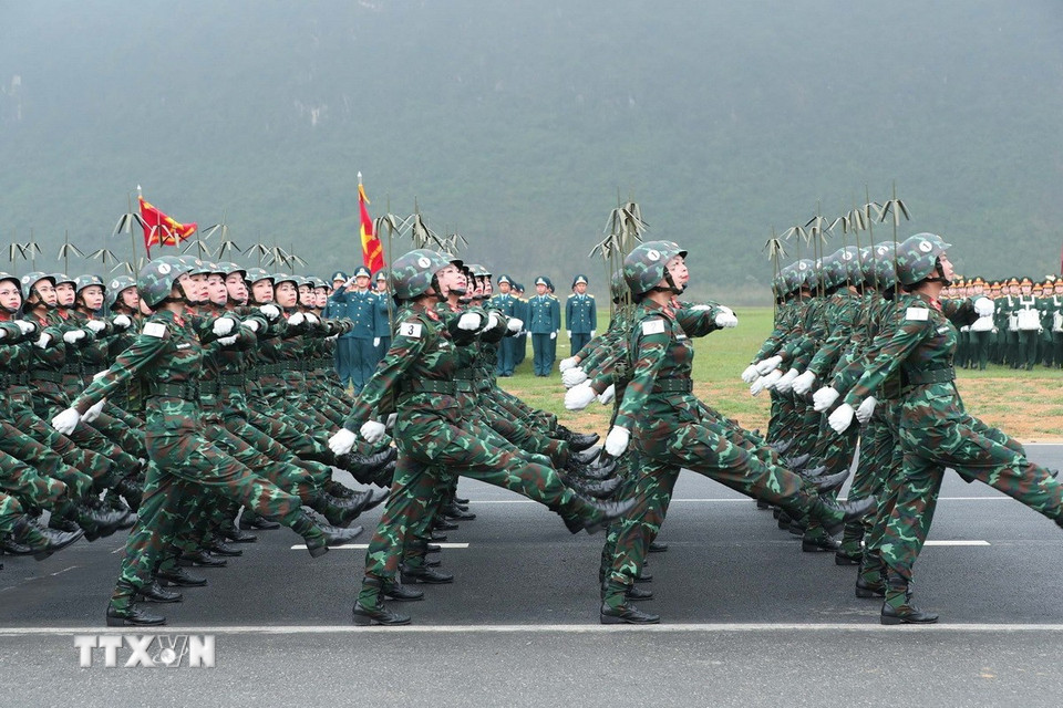 Khối nữ thông tin tham gia hợp luyện. (Ảnh: Trọng Đức/TTXVN)