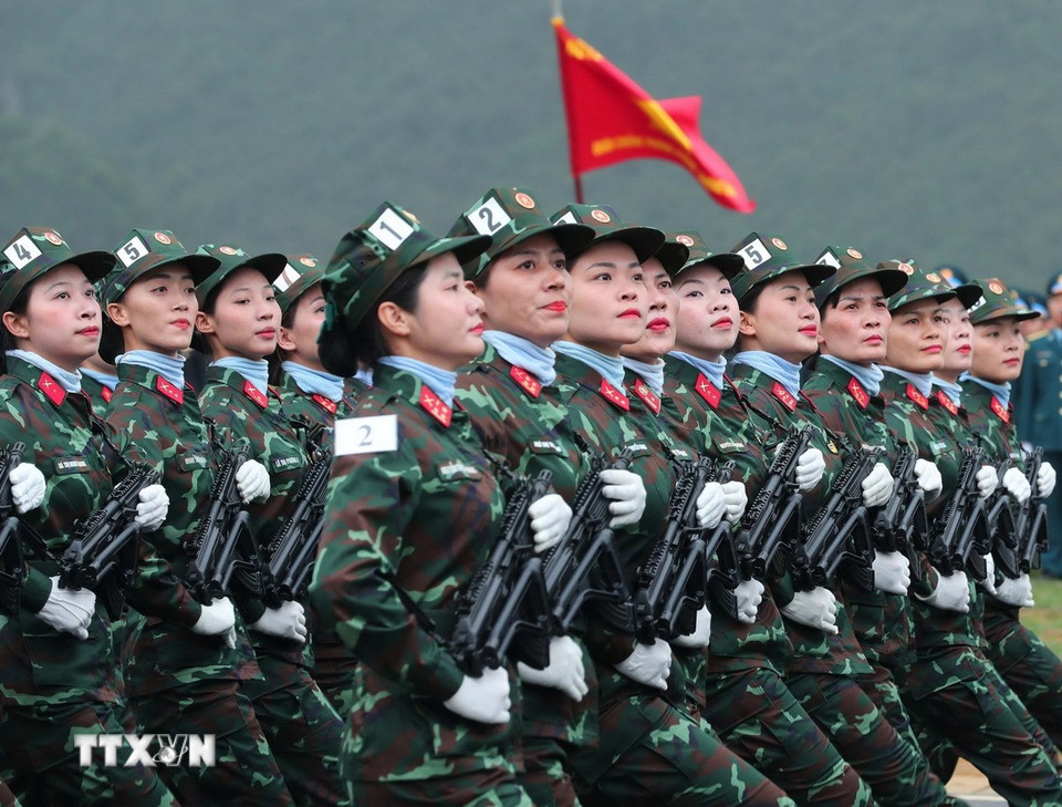 Khối nữ lực lượng Gìn giữ hòa bình Việt Nam tham gia hợp luyện. (Ảnh: Trọng Đức/TTXVN)