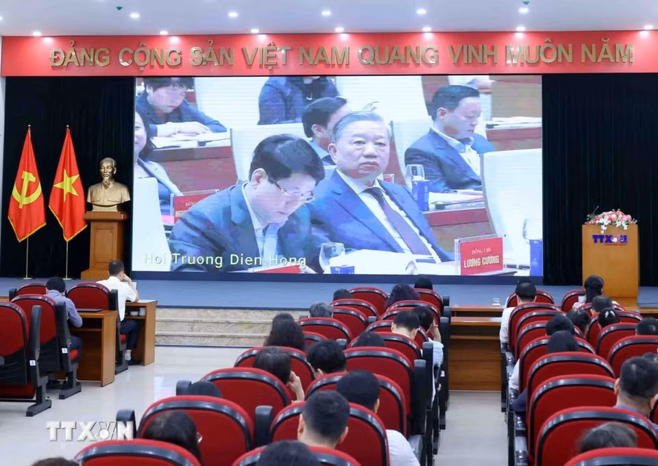 Các đại biểu dự hội nghị trực tuyến tại điểm cầu Thông tấn xã Việt Nam. (Ảnh: Phạm Kiên/TTXVN)