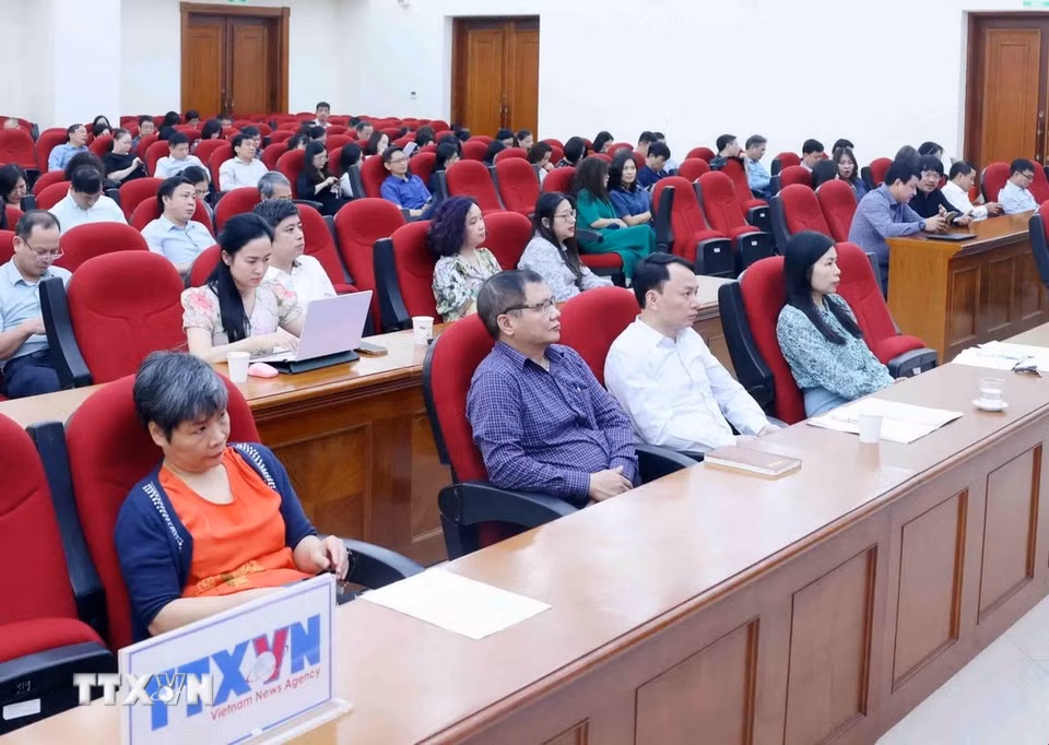 Các đại biểu dự hội nghị trực tuyến tại điểm cầu Thông tấn xã Việt Nam. (Ảnh: Phạm Kiên/TTXVN)
