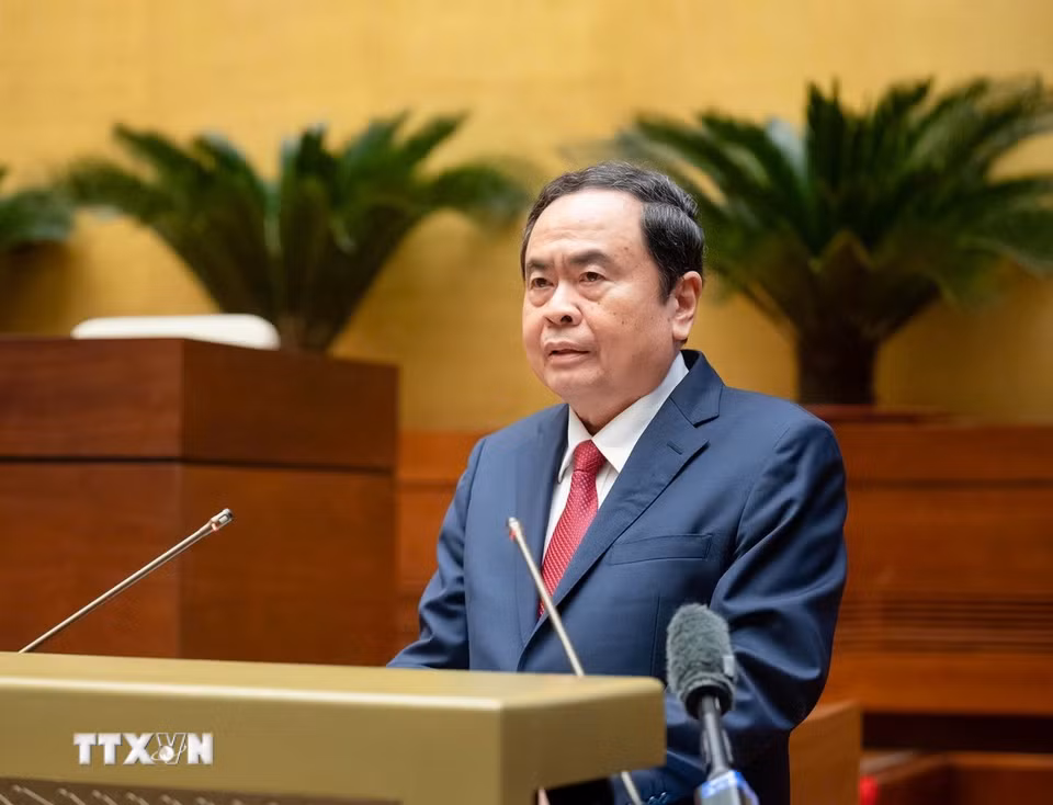 Chủ tịch Quốc hội Trần Thanh Mẫn trình bày chuyên đề 'Về sửa đổi hiến pháp và pháp luật; Phương hướng bầu cử Đại biểu Quốc hội khóa XVI và đại biểu Hội đồng nhân dân các cấp nhiệm kỳ 2026-2031.' (Ảnh: Phương Hoa/TTXVN)