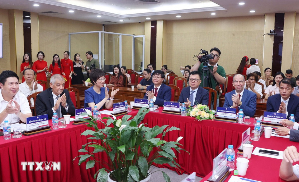 Các đại biểu dự buổi gặp mặt. (Ảnh: Văn Điệp/TTXVN)