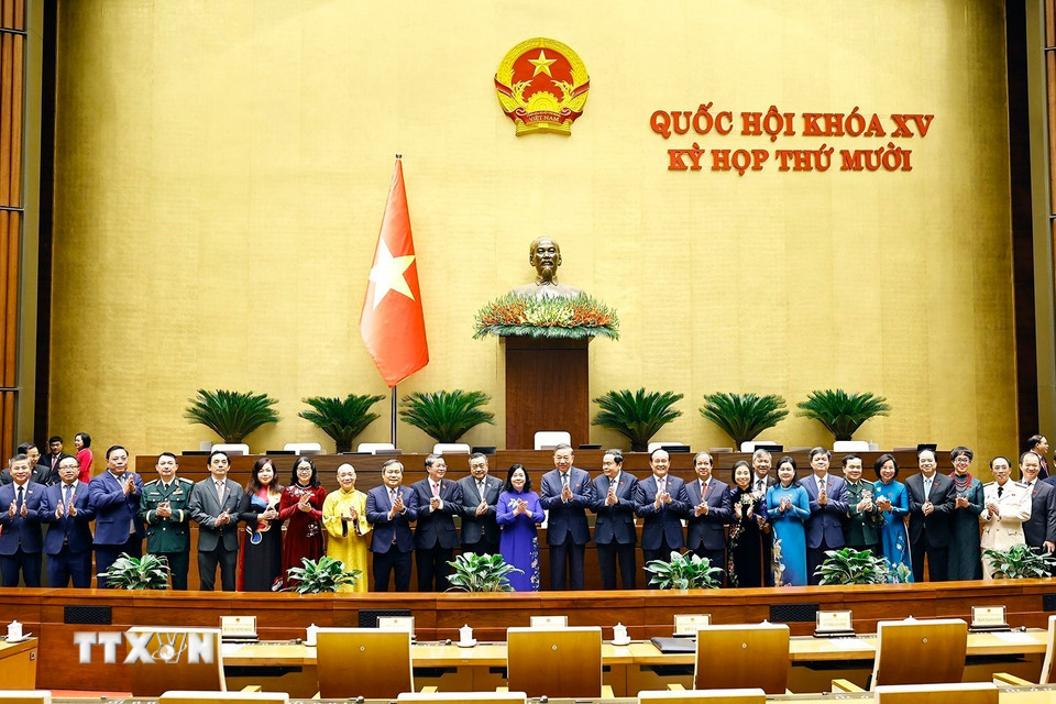 Tổng Bí thư Tô Lâm với đoàn đại biểu Quốc hội thành phố Hà Nội. (Ảnh: Doãn Tấn/TTXVN)