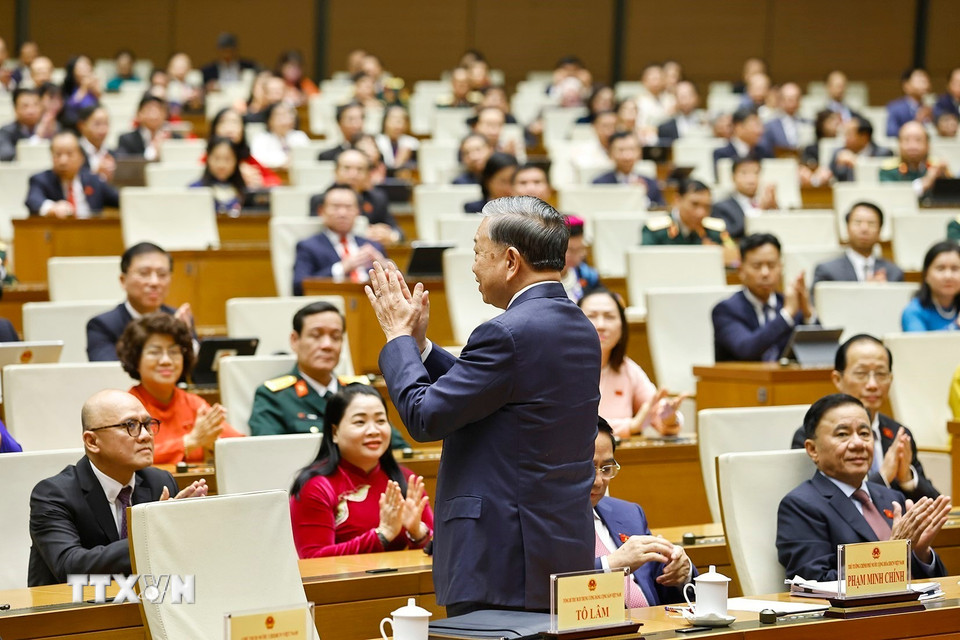 Tổng Bí thư Tô Lâm cùng các lãnh đạo, nguyên lãnh đạo Đảng, Nhà nước và đại biểu dự bế mạc kỳ họp. (Ảnh: Doãn Tấn/TTXVN)