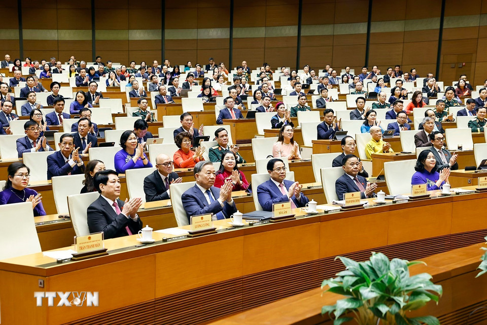 Tổng Bí thư Tô Lâm cùng các lãnh đạo, nguyên lãnh đạo Đảng, Nhà nước và đại biểu dự bế mạc kỳ họp. (Ảnh: Doãn Tấn/TTXVN)