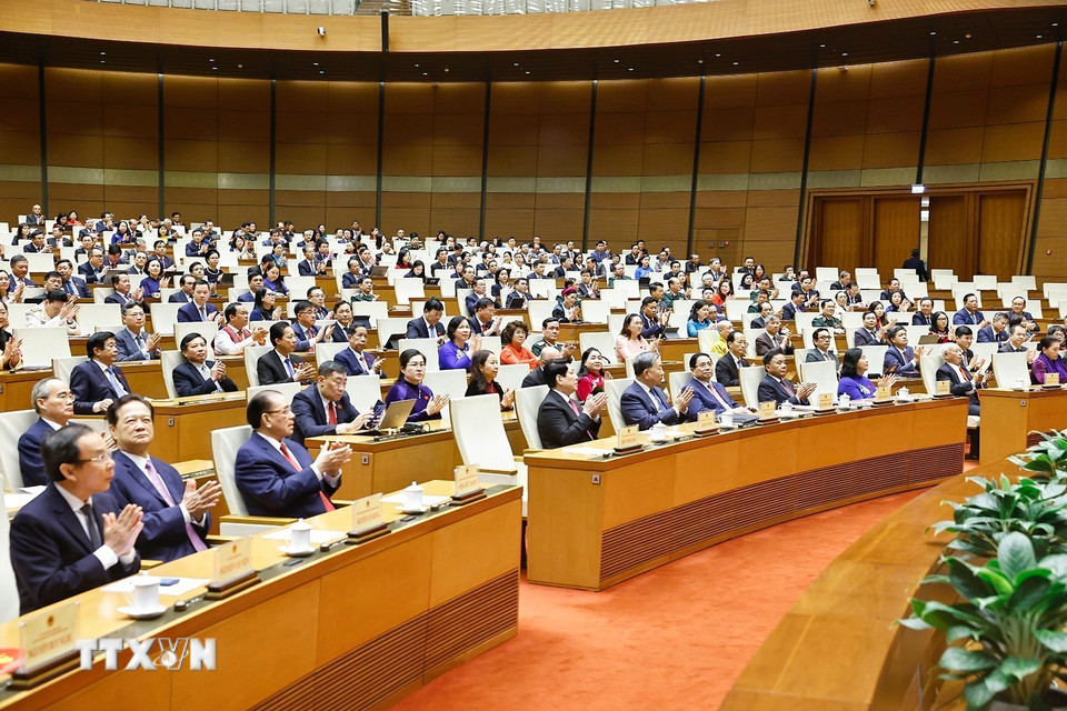 Tổng Bí thư Tô Lâm cùng các lãnh đạo, nguyên lãnh đạo Đảng, Nhà nước và đại biểu dự bế mạc kỳ họp. (Ảnh: Doãn Tấn/TTXVN)