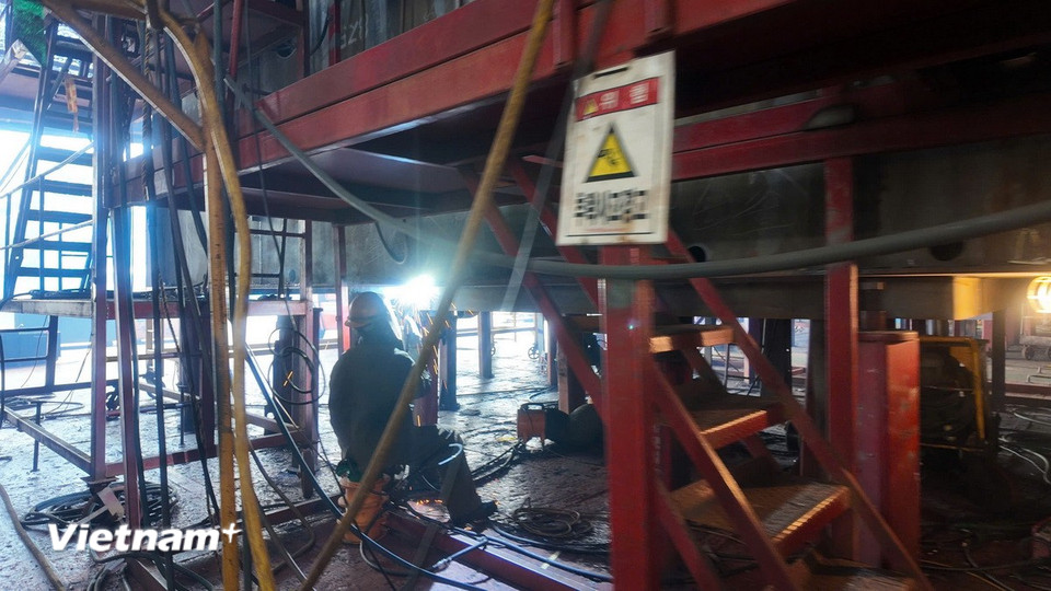 Bên trong một khu sản xuất của nhà máy. (Nguồn: Vietnam+)