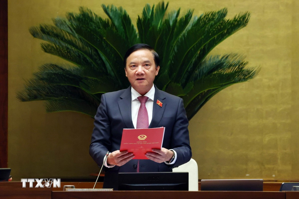 Phó Chủ tịch Quốc hội Nguyễn Khắc Định điều hành phiên họp chiều 20/10. (Ảnh: Phạm Kiên/TTXVN)