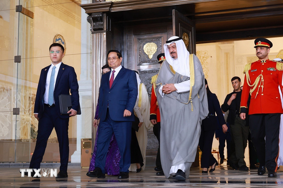 Thủ tướng Phạm Minh Chính và Thủ tướng Nhà nước Kuwait Sheikh Ahmad Abdullah Al-Ahmad Al Sabah. (Ảnh: Dương Giang/TTXVN)