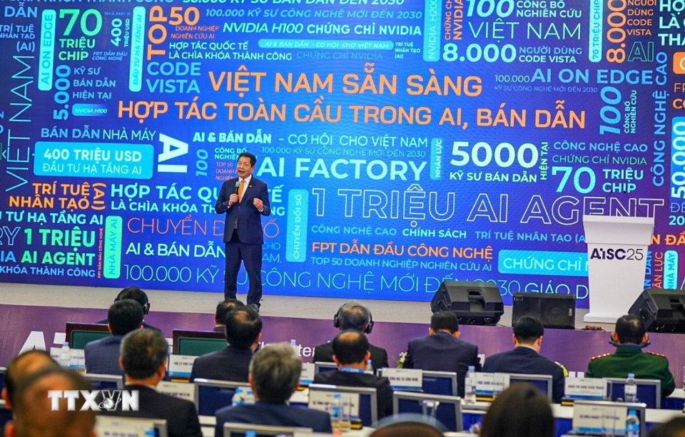 Ông Trương Gia Bình - Chủ tịch Hội đồng Quản trị Tập đoàn FPT - khẳng định sự sẵn sàng của doanh nghiệp Việt Nam trong việc chuyển giao công nghệ và xây dựng hệ thống sinh thái đổi mới sáng tạo. (Ảnh: Khánh Hòa/TTXVN)