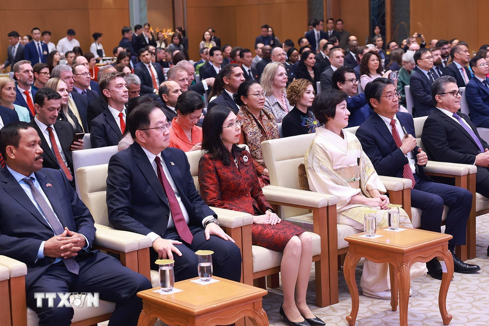Các Đại sứ, Trưởng đại diện các tổ chức quốc tế tham dự tiệc chiêu đãi. (Ảnh: Dương Giang/TTXVN)