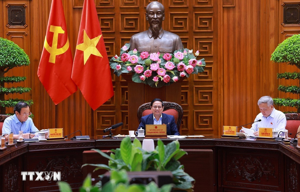 Thủ tướng Phạm Minh Chính chủ trì cuộc họp Thường trực Chính phủ về trung tâm tài chính quốc tế tại Thành phố Hồ Chí Minh và Đà Nẵng. (Ảnh: Dương Giang/TTXVN)