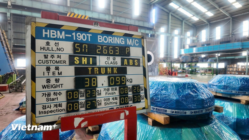 Dây chuyền sản xuất “một cửa” hiện đại tại nhà máy từ khâu thiết kế – gia công – lắp ráp – hoàn thiện sản phẩm. (Ảnh: Vietnam+)