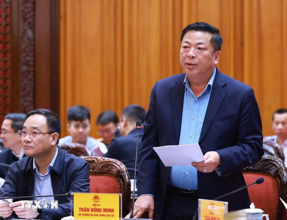 Bộ trưởng Bộ Giao thông Vận tải Trần Hồng Minh báo cáo tiến độ dự án Cảng Hàng không Quốc tế Long Thành. (Ảnh: Dương Giang/TTXVN)