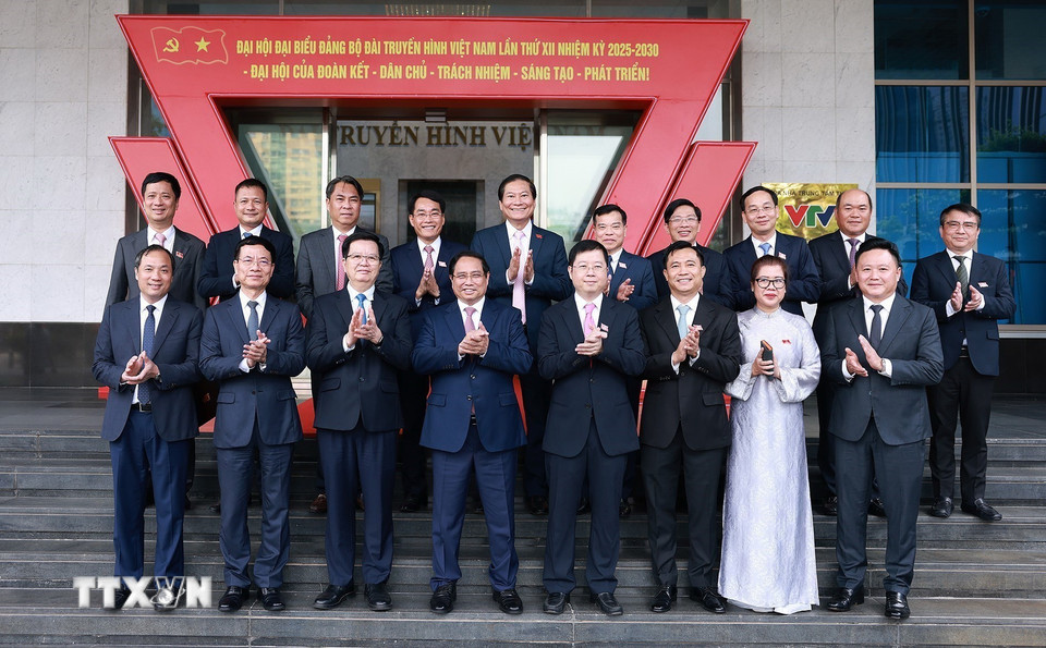Thủ tướng Phạm Minh Chính với các đại biểu dự Đại hội đại biểu lần thứ XII Đảng bộ Đài Truyền hình Việt Nam nhiệm kỳ 2025-2030. (Ảnh: Dương Giang/TTXVN)