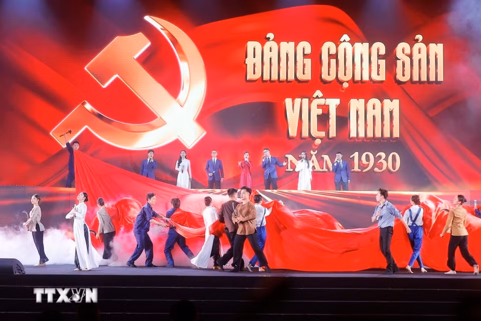 Chương trình văn nghệ chào mừng. (Ảnh: Minh Quyết/TTXVN)