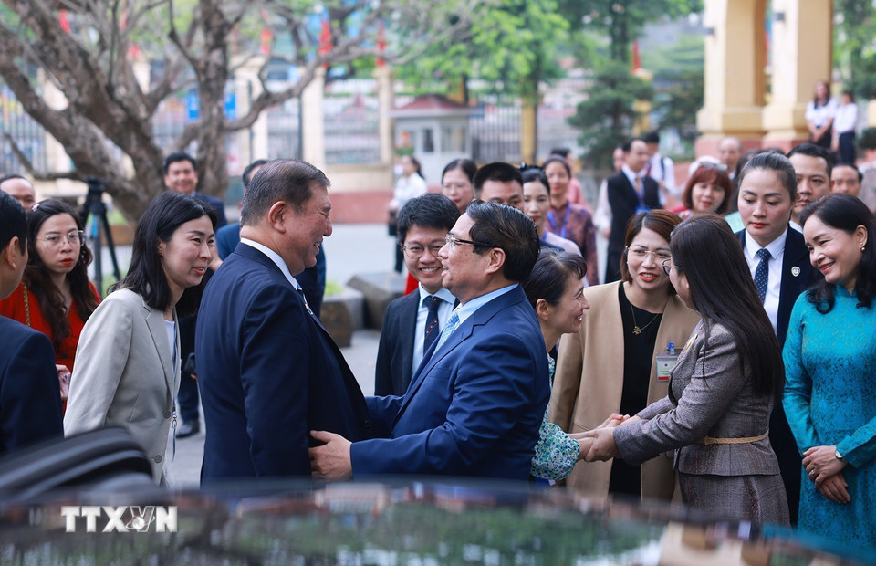 Thủ tướng Phạm Minh Chính và Phu nhân đón Thủ tướng Nhật Bản Ishiba Shigeru và Phu nhân tham quan Bảo tàng Lịch sử Quốc gia. (Ảnh: Dương Giang/TTXVN)