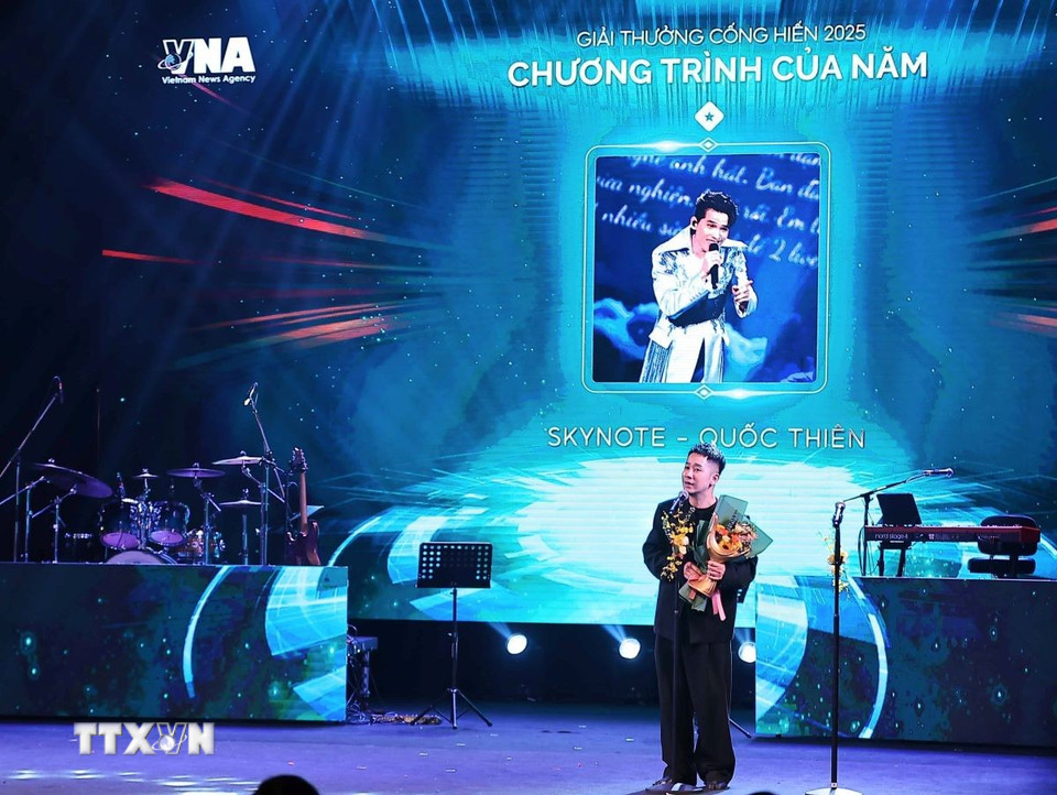 SKYNOTE - Quốc Thiên đạt giải "Chương trình của năm." (Ảnh: Phạm Tuấn Anh/TTXVN)