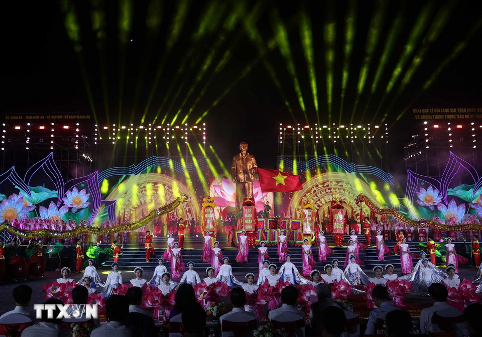 Chương trình nghệ thuật tại lễ khai mạc. (Ảnh: Thống Nhất/TTXVN)
