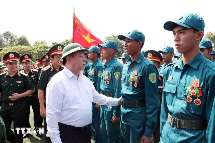 Trưởng Ban Tuyên giáo và Dân vận Trung ương Nguyễn Trọng Nghĩa động viên lực lượng tham gia diễu binh, diễu hành 50 năm Ngày Giải phóng miền Nam, thống nhất đất nước 30/4/1975-30/4/2025 (Thành phố Hồ Chí Minh, 20/4/2025). (Ảnh: Xuân Khu/TTXVN)