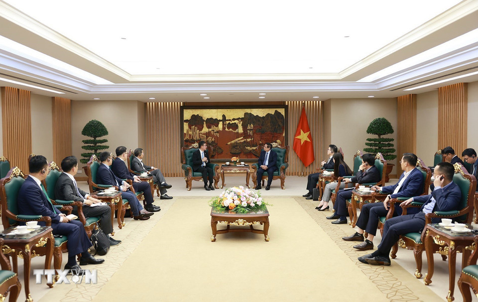Thủ tướng Phạm Minh Chính tiếp ông Hyoung Nyon Kim, Phó Chủ tịch Tập đoàn Dunamu của Hàn Quốc. (Ảnh: Dương Giang/TTXVN)