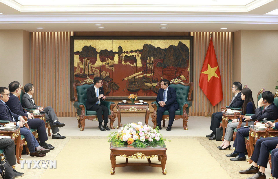Thủ tướng Phạm Minh Chính tiếp ông Hyoung Nyon Kim, Phó Chủ tịch Tập đoàn Dunamu của Hàn Quốc. (Ảnh: Dương Giang/TTXVN)
