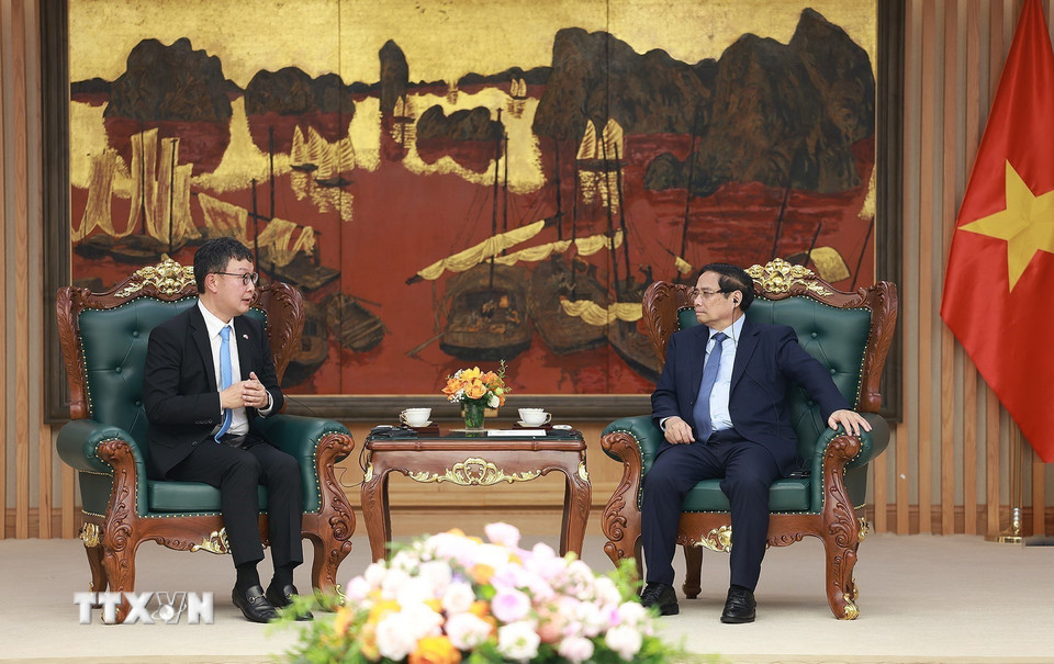 Thủ tướng Phạm Minh Chính tiếp ông Hyoung Nyon Kim, Phó Chủ tịch Tập đoàn Dunamu của Hàn Quốc. (Ảnh: Dương Giang/TTXVN)