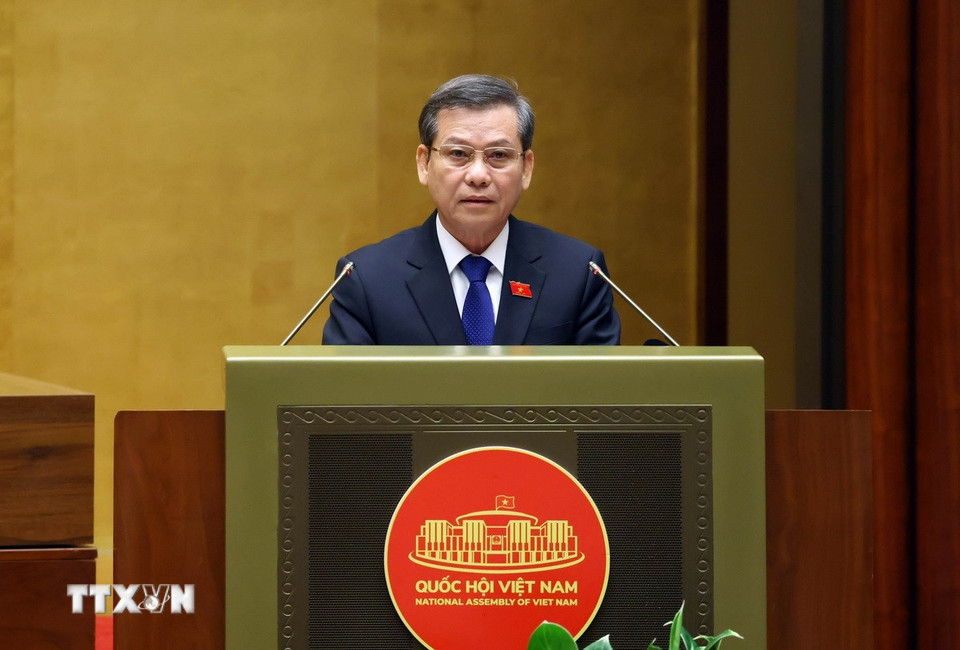 Chánh án Tòa án Nhân dân Tối cao Lê Minh Trí trình bày Báo cáo công tác nhiệm kỳ 2021-2026 của Tòa án Nhân dân Tối cao. (Ảnh: Phạm Kiên/TTXVN)