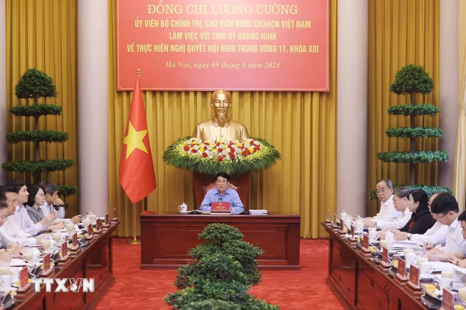 Chủ tịch nước Lương Cường làm việc với Tỉnh ủy Quảng Ninh về thực hiện Nghị quyết Hội nghị Trung ương 11, khóa XIII. (Ảnh: Lâm Khánh/TTXVN)