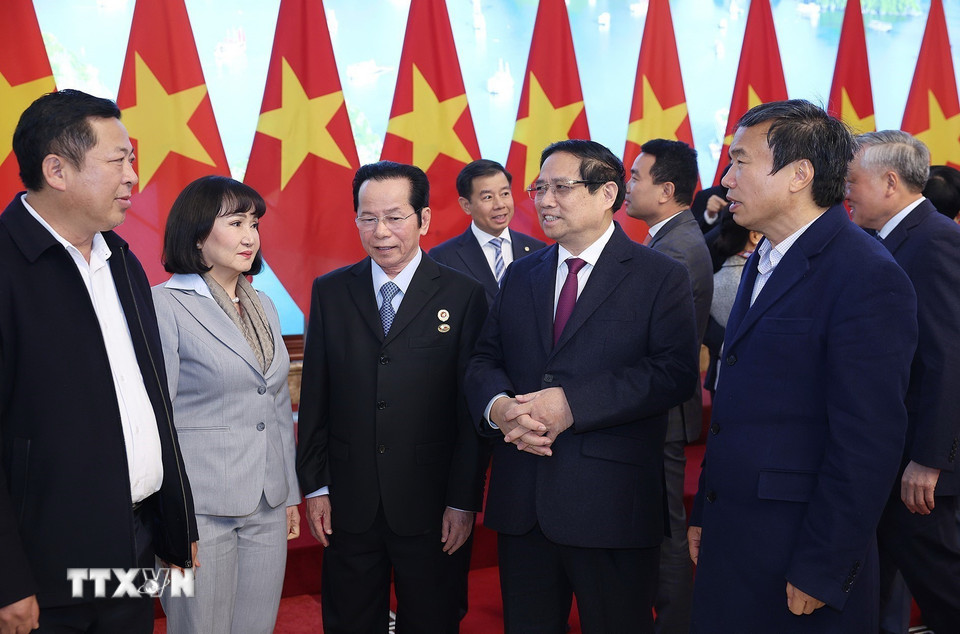 Thủ tướng Phạm Minh Chính với các doanh nghiệp. (Ảnh: Dương Giang/TTXVN)