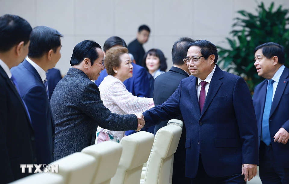 Thủ tướng Phạm Minh Chính với các doanh nghiệp tư nhân tham dự hội nghị. (Ảnh: Dương Giang/TTXVN)