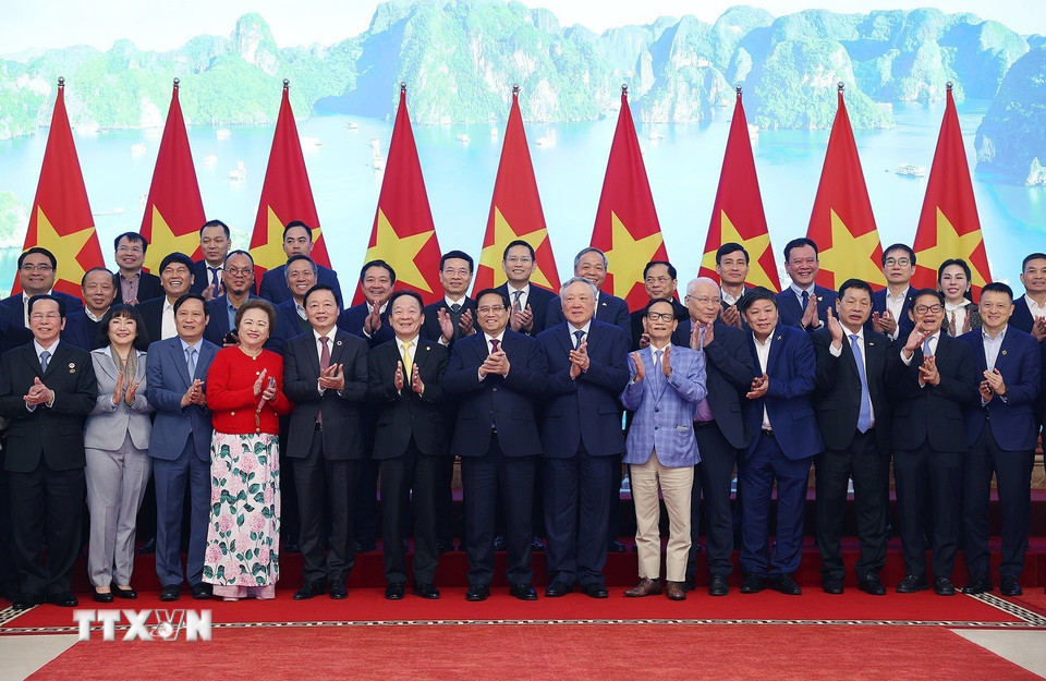 Thủ tướng Phạm Minh Chính với các doanh nghiệp. (Ảnh: Dương Giang/TTXVN)