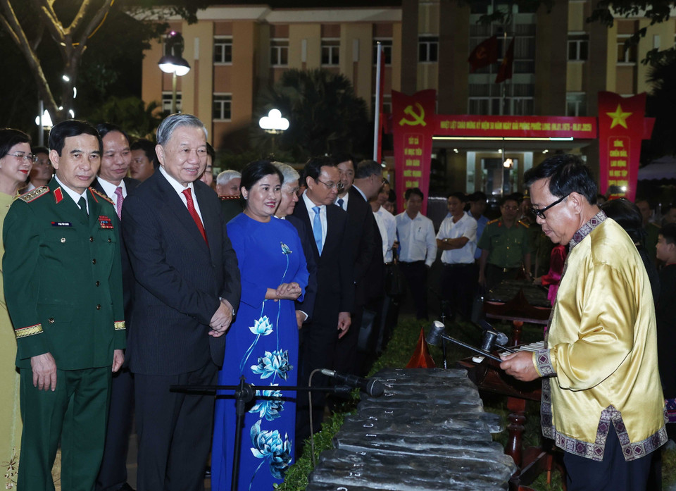 Tổng Bí thư Tô Lâm và các đại biểu tại Lễ kỷ niệm. (Ảnh: Thống Nhất/TTXVN)