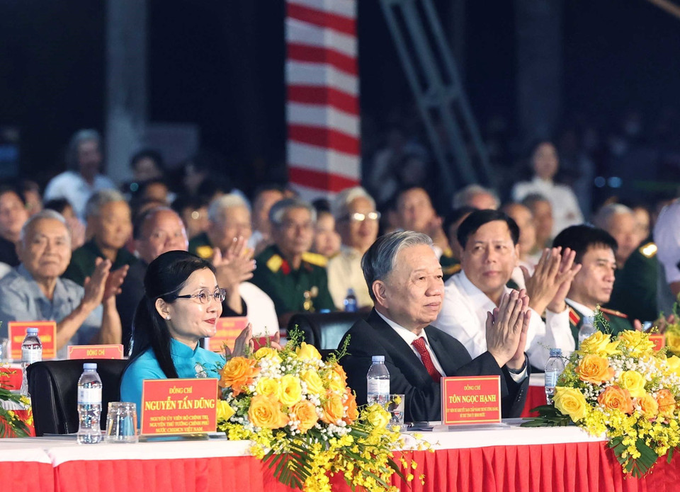 Tổng Bí thư Tô Lâm và các đại biểu dự Lễ kỷ niệm 50 năm Phước Long, tỉnh Bình Phước. (Ảnh: Thống Nhất/TTXVN)