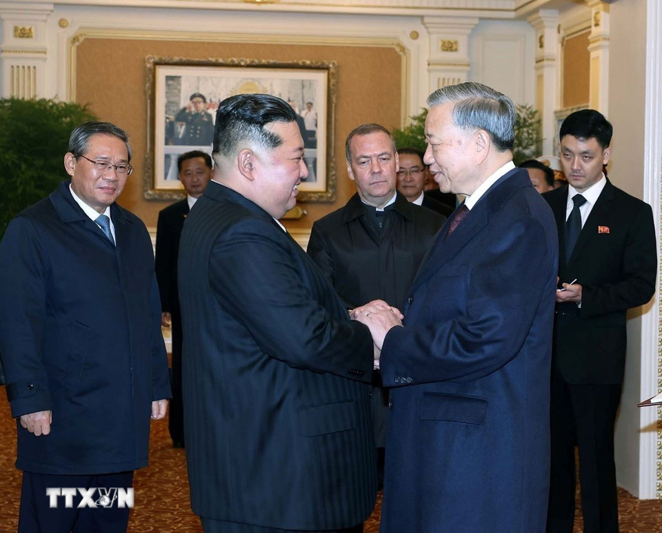 Tổng Bí thư Tô Lâm với Tổng Bí thư Đảng Lao động Triều Tiên, Chủ tịch Quốc vụ nước Cộng hòa Dân chủ Nhân dân Triều Tiên Kim Jong Un. (Ảnh: Thống Nhất/TTXVN)